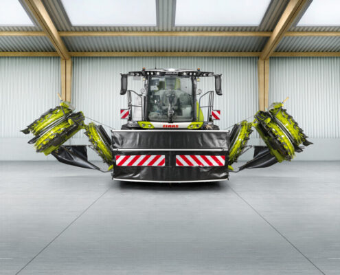 claas-orbis-12000-i-direct-disc-8400-5 Za cestovni prijevoz sklapa se na kompaktnu vanjsku širinu od 3,30 m, s automatskom zaštitom pri transportu