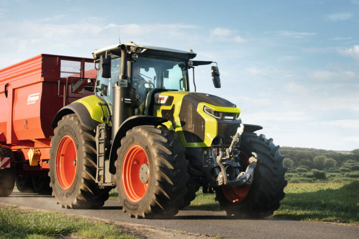 predstavljena-nova-generacija-claas-axion-9-traktora-3